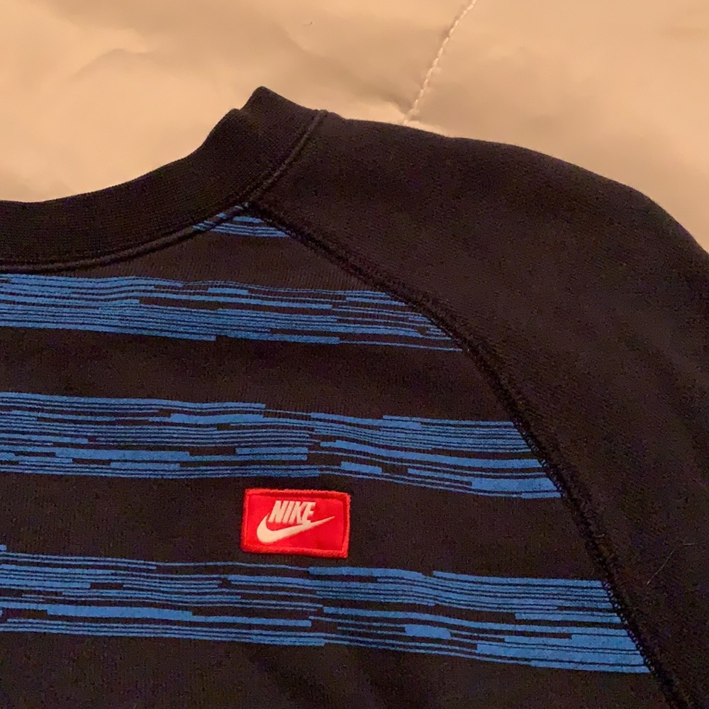 Nike crew neck size medium-large